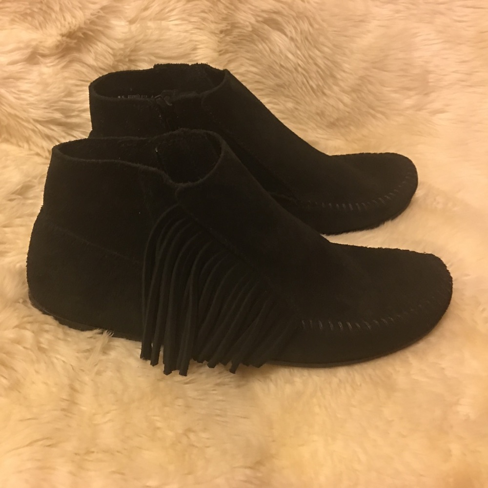 Minnetonka Lacy Boots